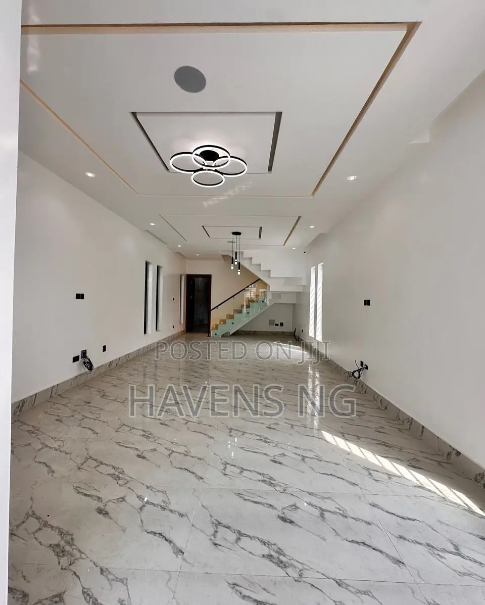 5bdrm Duplex in Osapa london for sale