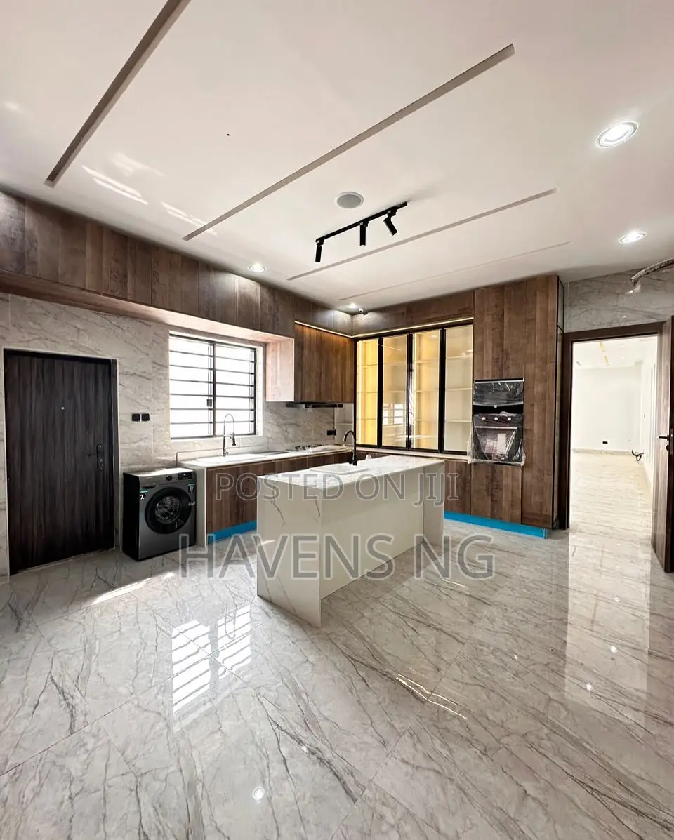 5bdrm Duplex in Osapa london for sale