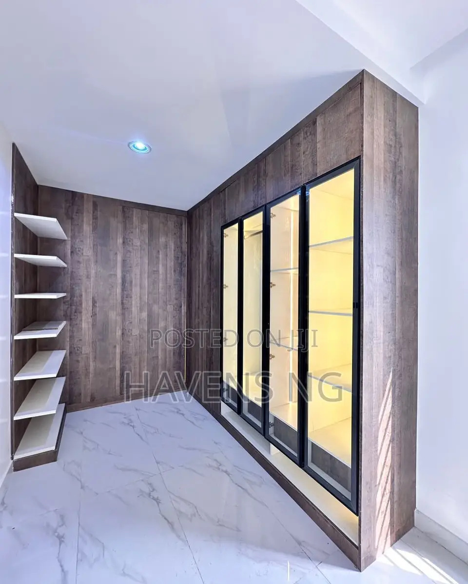5bdrm Duplex in Osapa london for sale