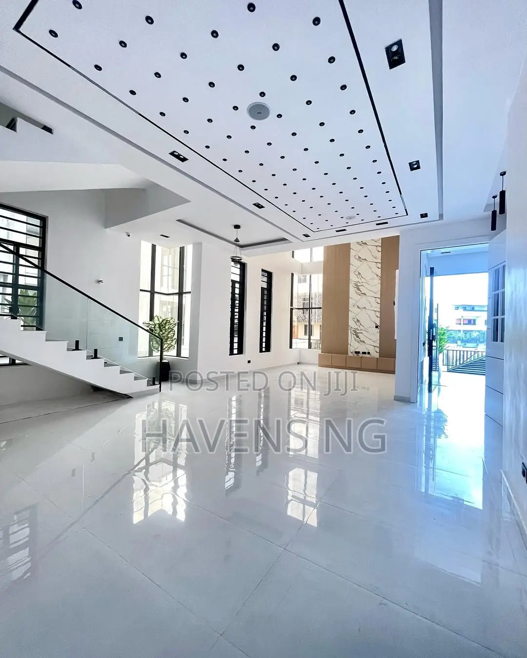 5bdrm Duplex in Osapa london for sale