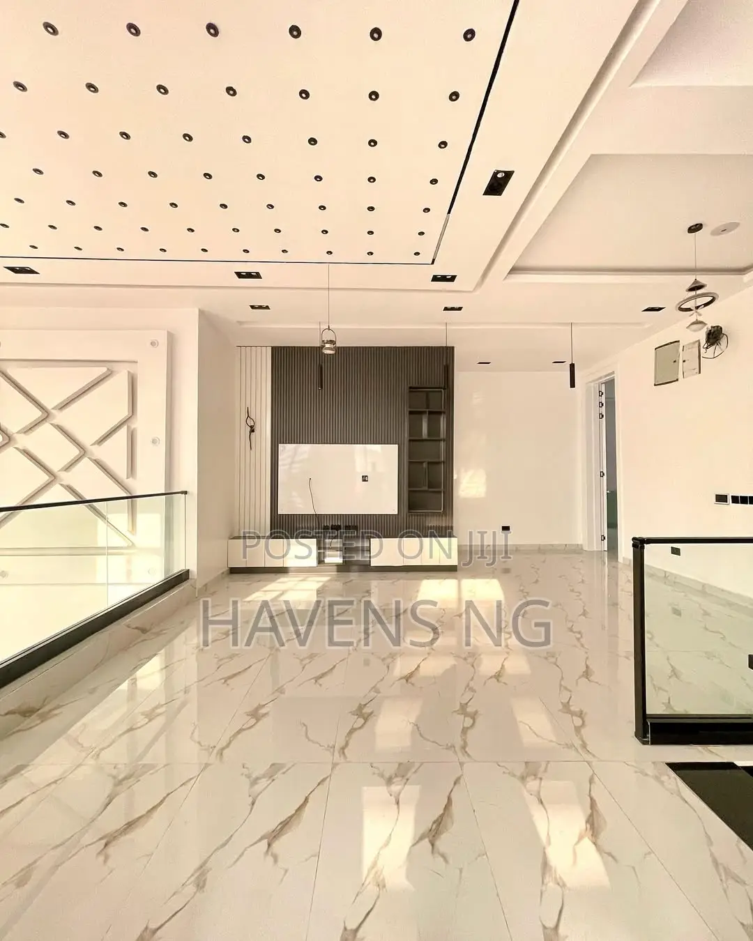 5bdrm Duplex in Osapa london for sale
