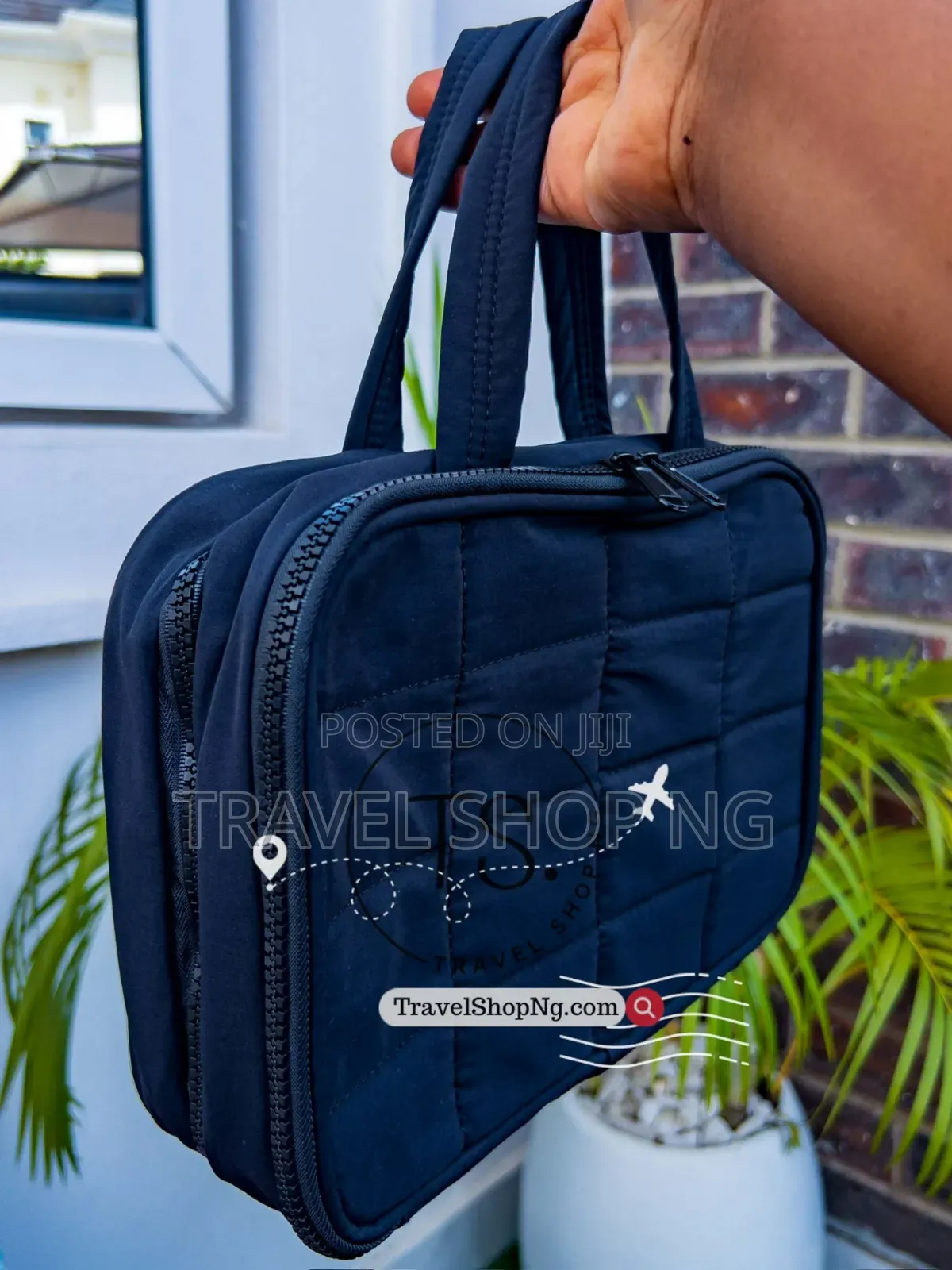 Square Large Capacity Hanging Toiletry Bag