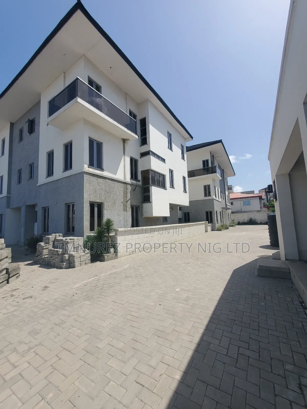 4bdrm Duplex in Lekki Phase1 for sale