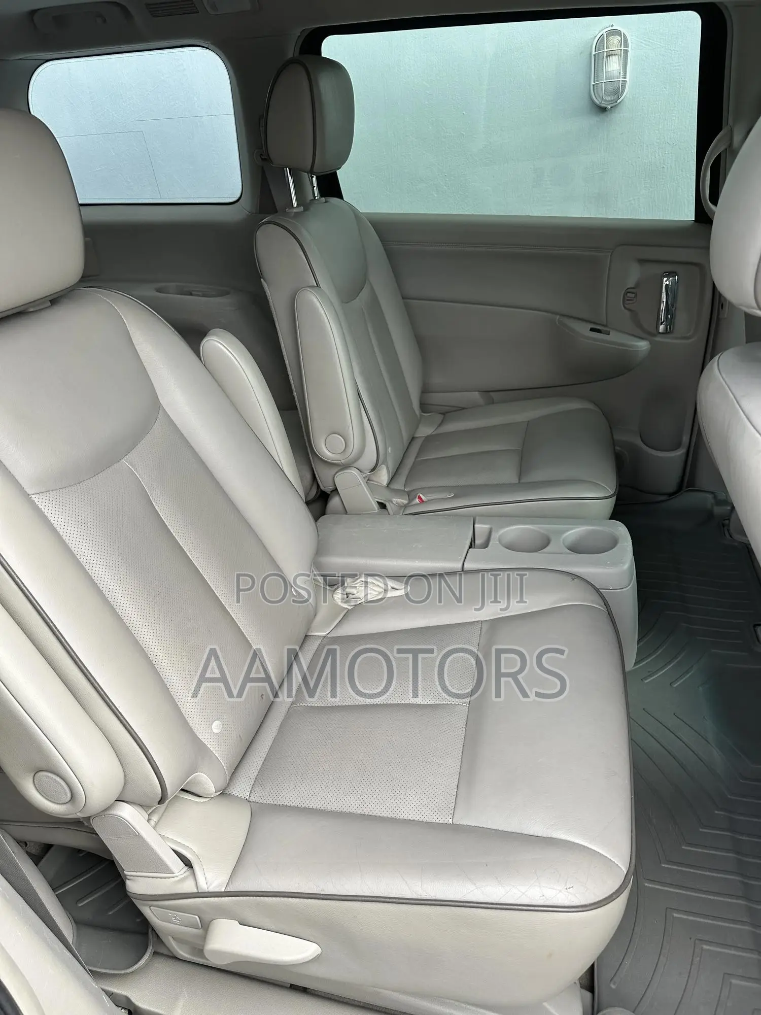 Nissan Quest SL 4dr Minivan (3.5L 6cyl CVT) 2014 Gray