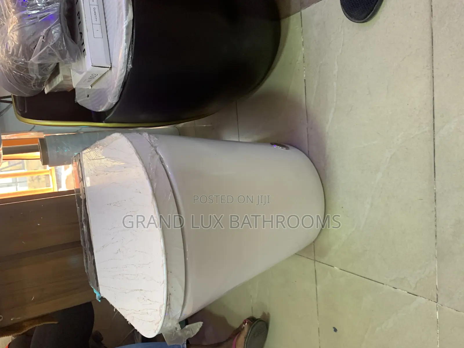 Luxury Smart Toilet Wit Marble-Style Lid and Touchless Flush