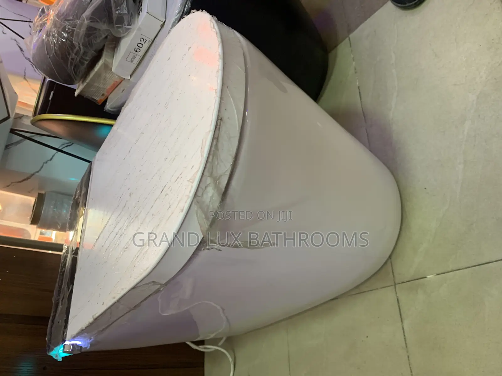 Luxury Smart Toilet Wit Marble-Style Lid and Touchless Flush