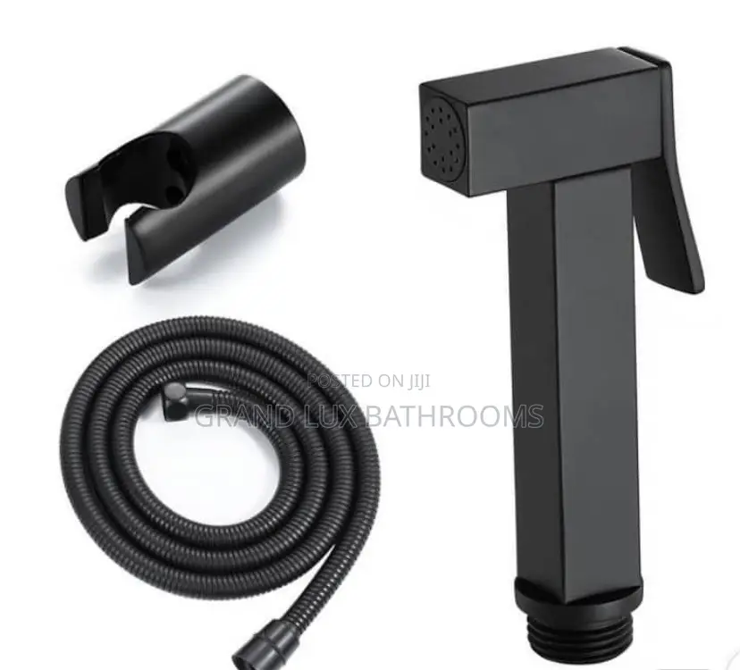 Modern Matte-Black Handheld Bidet Sprayer Kit – Nozzle, Hose