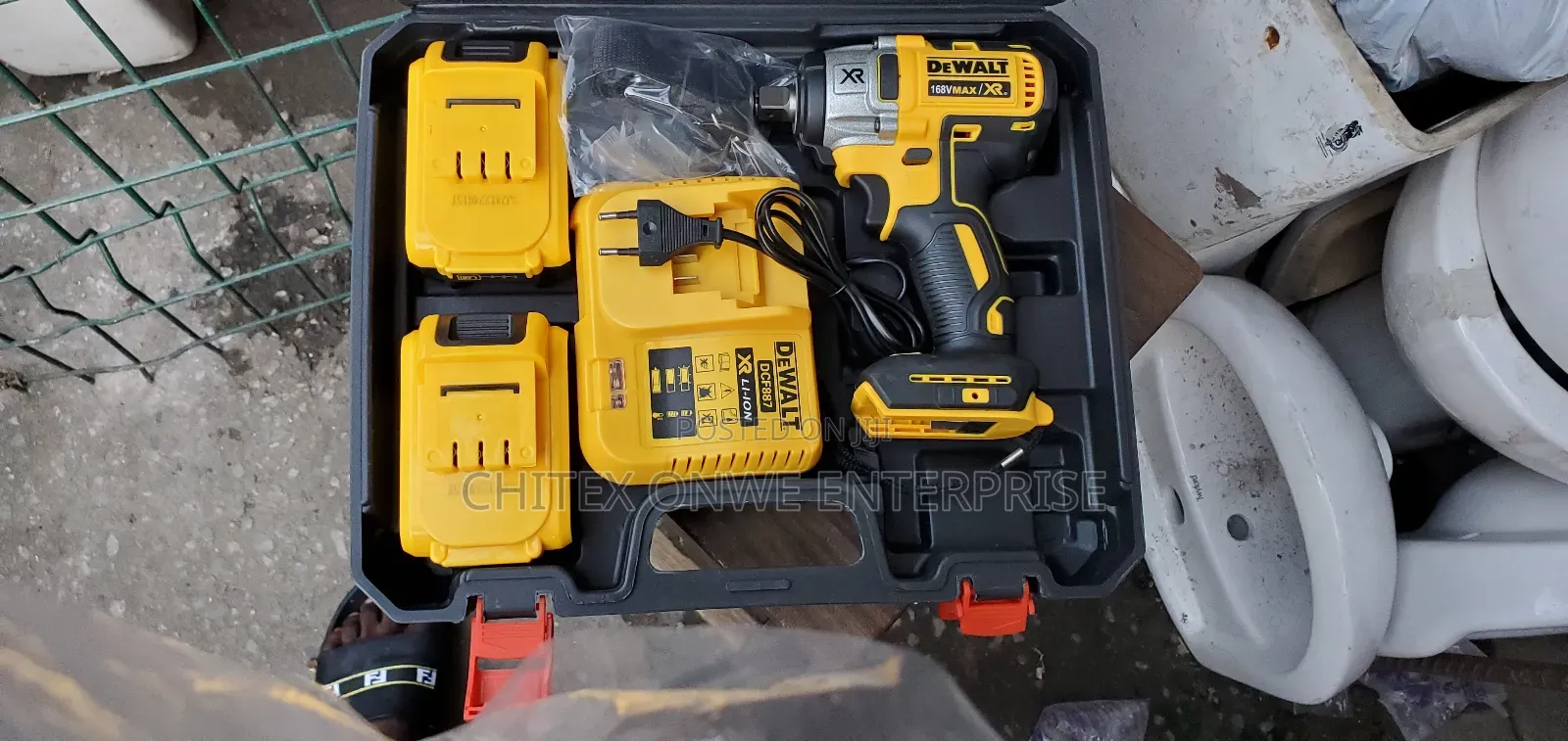 Dewalt Cordless Impact Wrench Kit