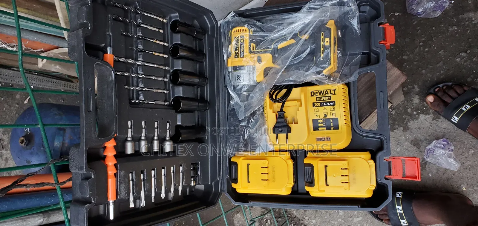 Dewalt Cordless Impact Wrench Kit
