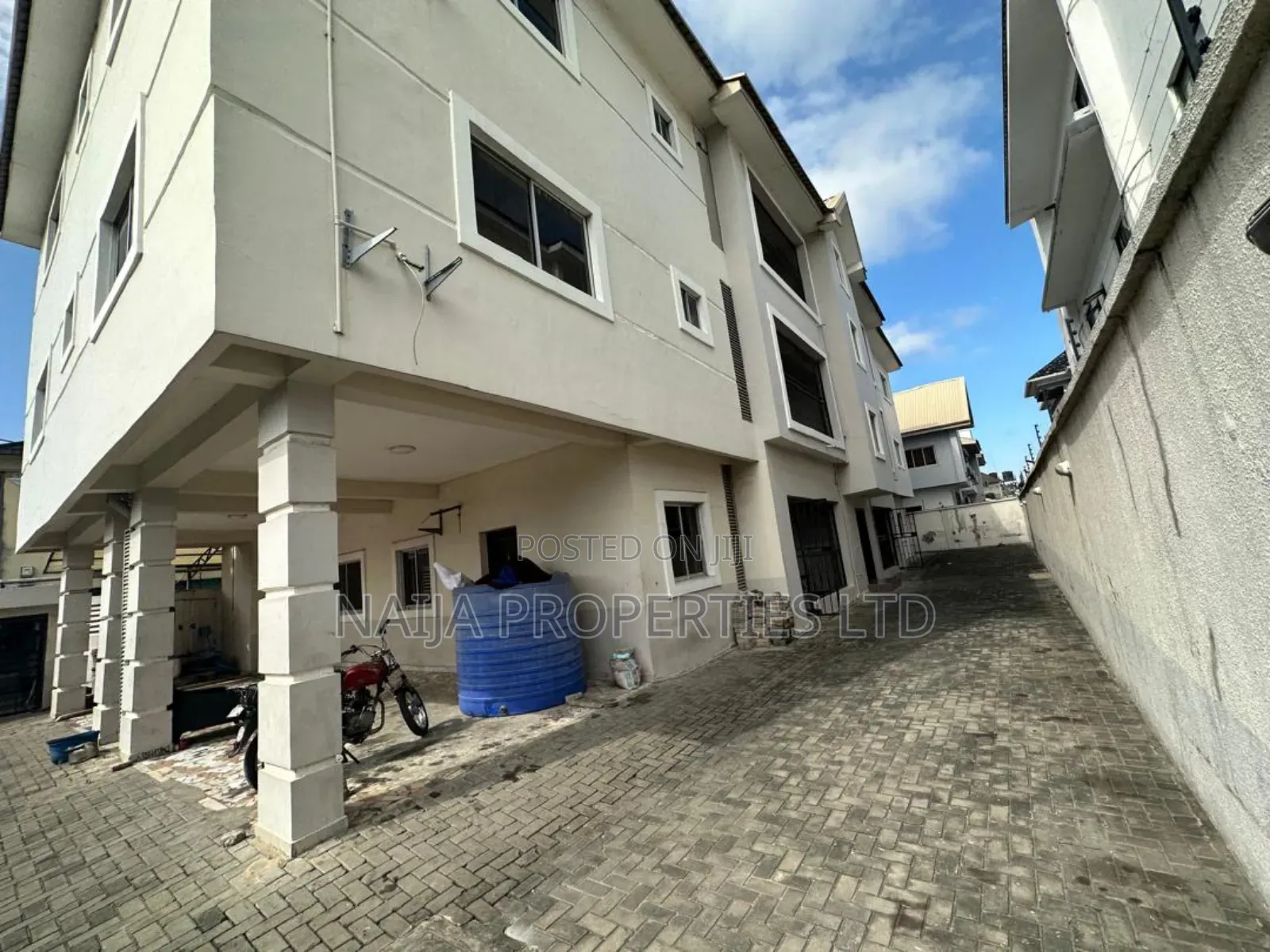 5 No's of 3bed Flat With 1 No's of 2bed Flat at Ikota , Lekki