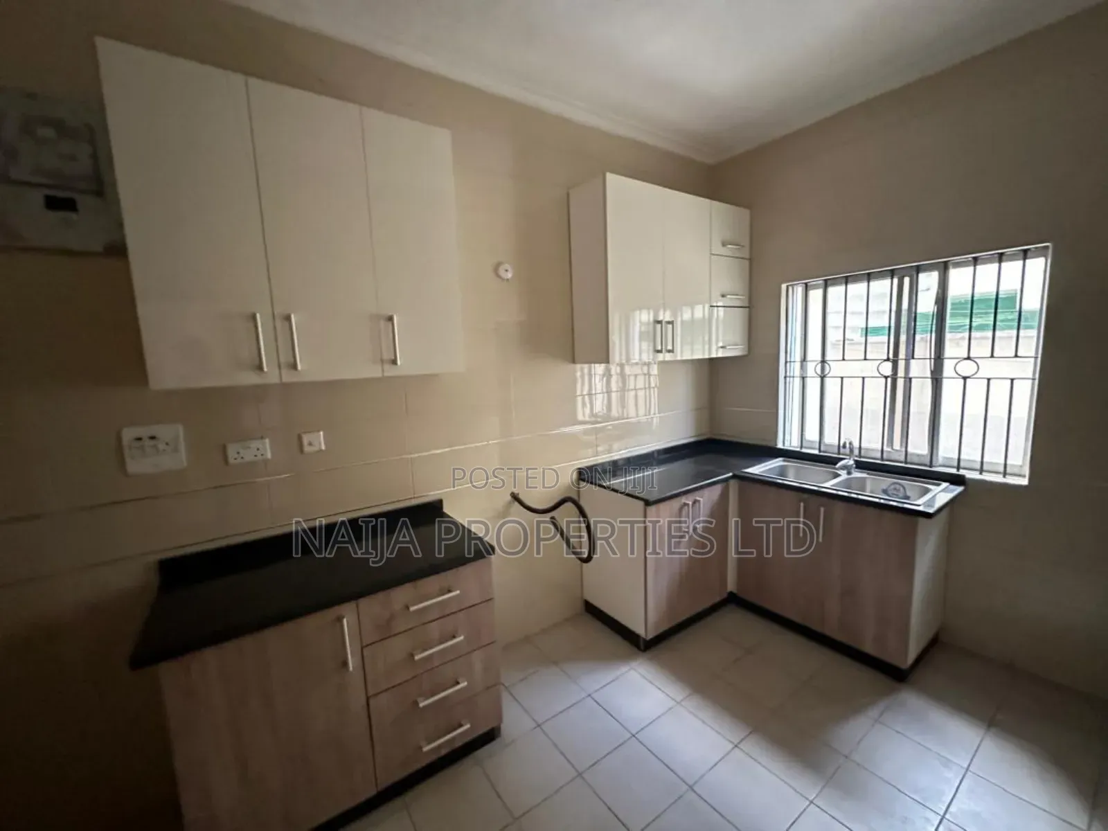 5 No's of 3bed Flat With 1 No's of 2bed Flat at Ikota , Lekki
