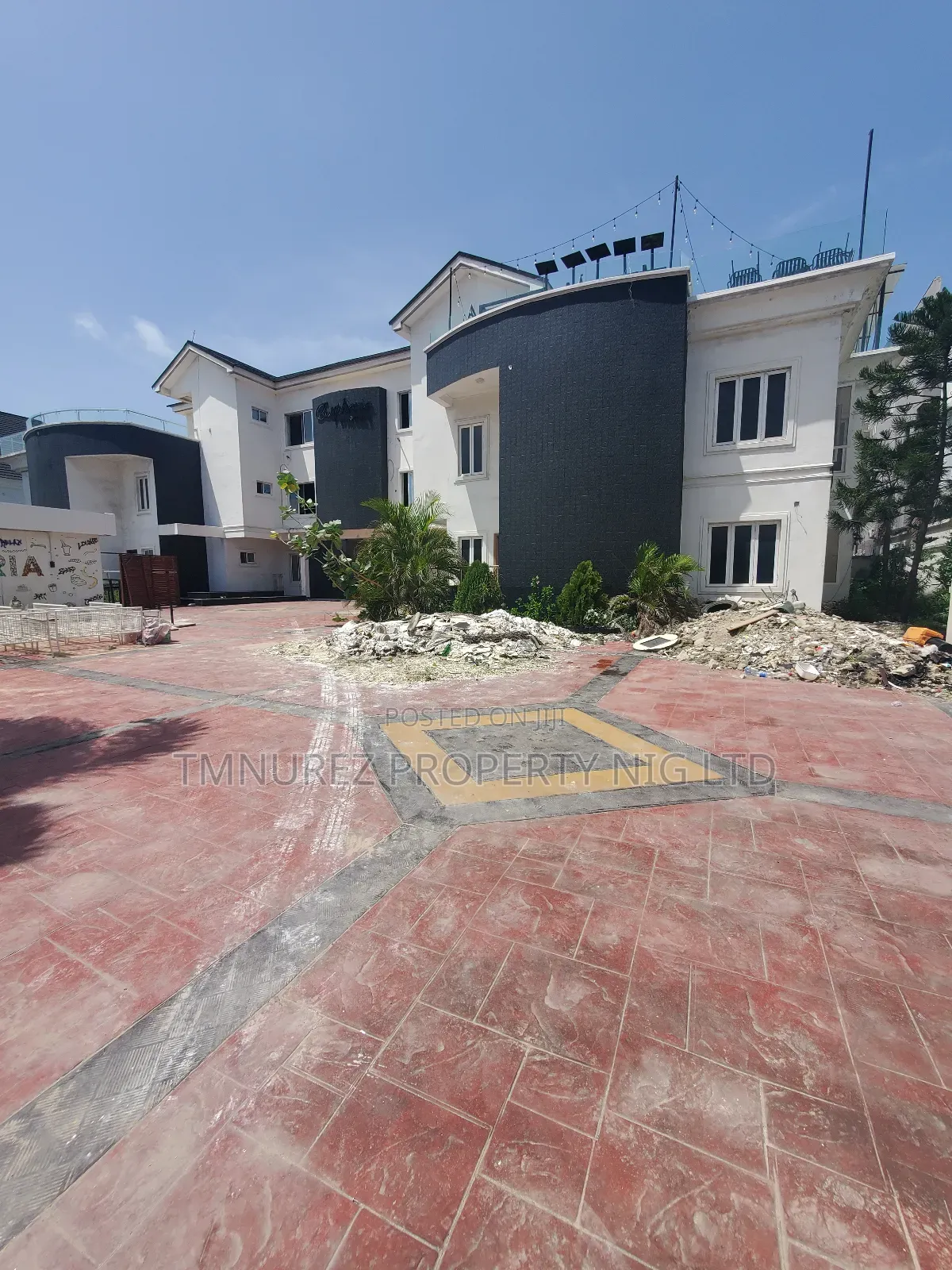 Club Space Comercial House for Rent