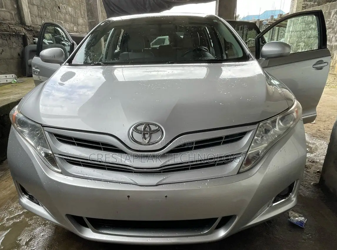 Toyota Venza AWD 2011 Silver