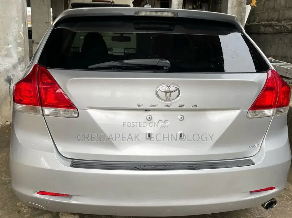 Toyota Venza AWD 2011 Silver