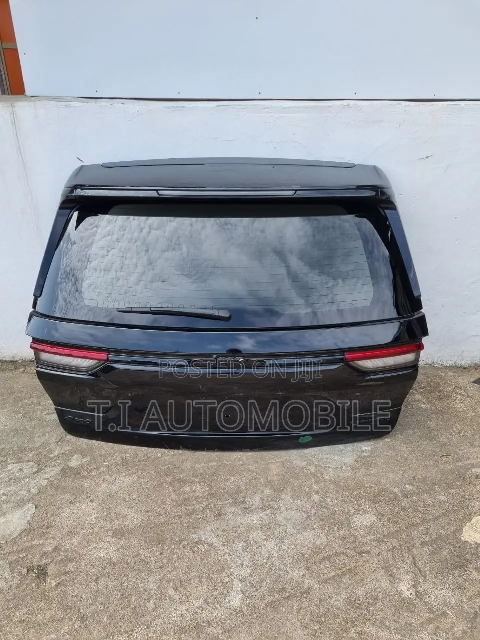 Complete Boot With Camera For Grand Cherokee 2022-2025 Model