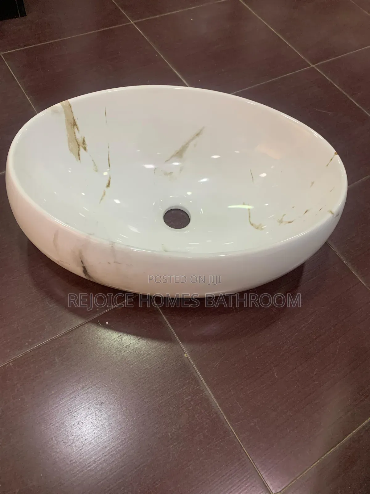 Round Ceramic Countertop Bathroom Basin With Marble Veining