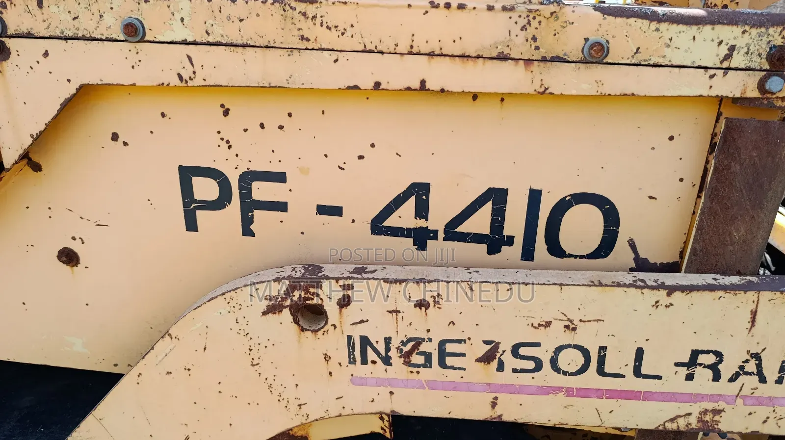 Blaw Knox Pf -4410 Asphalt Track Paver and Bituminous Mix