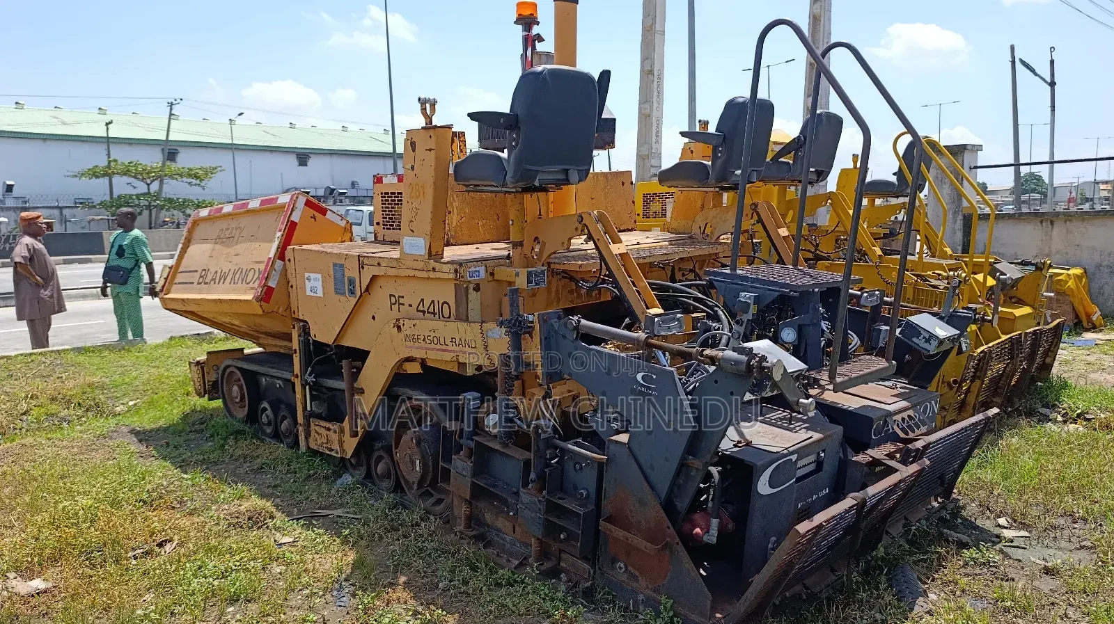 Blaw Knox Pf -4410 Asphalt Track Paver and Bituminous Mix