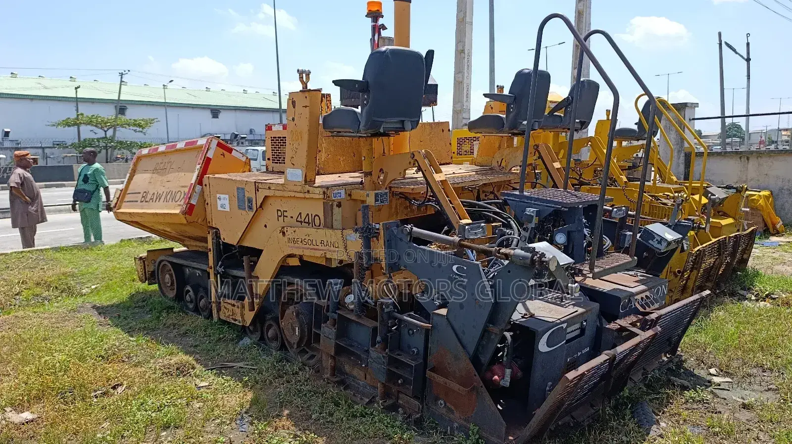 Blaw Knox Pf -4410 Asphalt Track Paver and Bituminous Mix