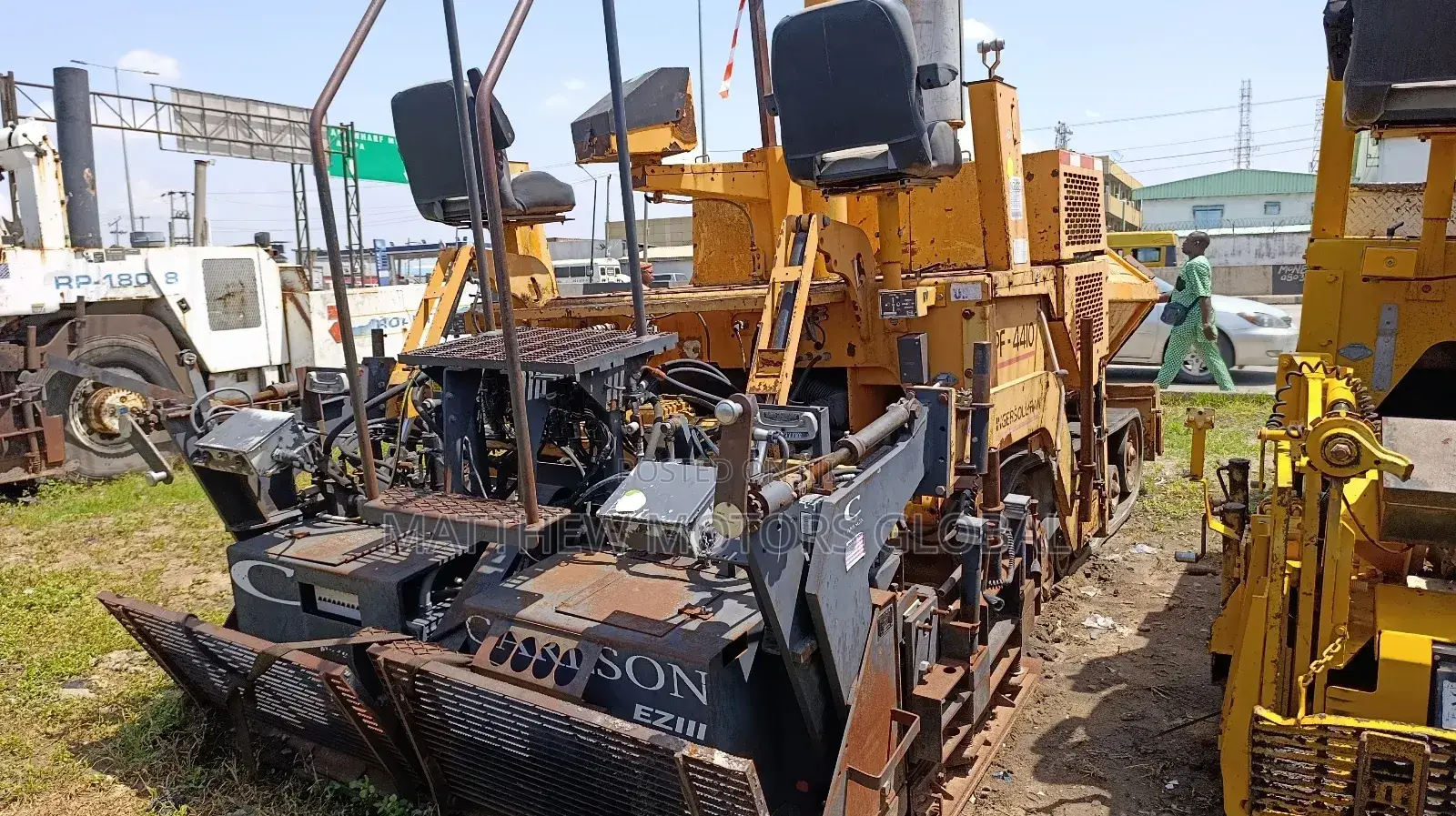 Blaw Knox Pf -4410 Asphalt Track Paver and Bituminous Mix