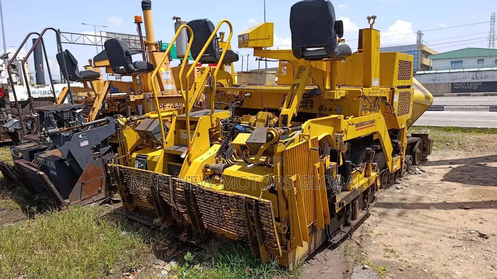 Blaw Knox Pf -4410 Asphalt Track Paver and Bituminous Mix