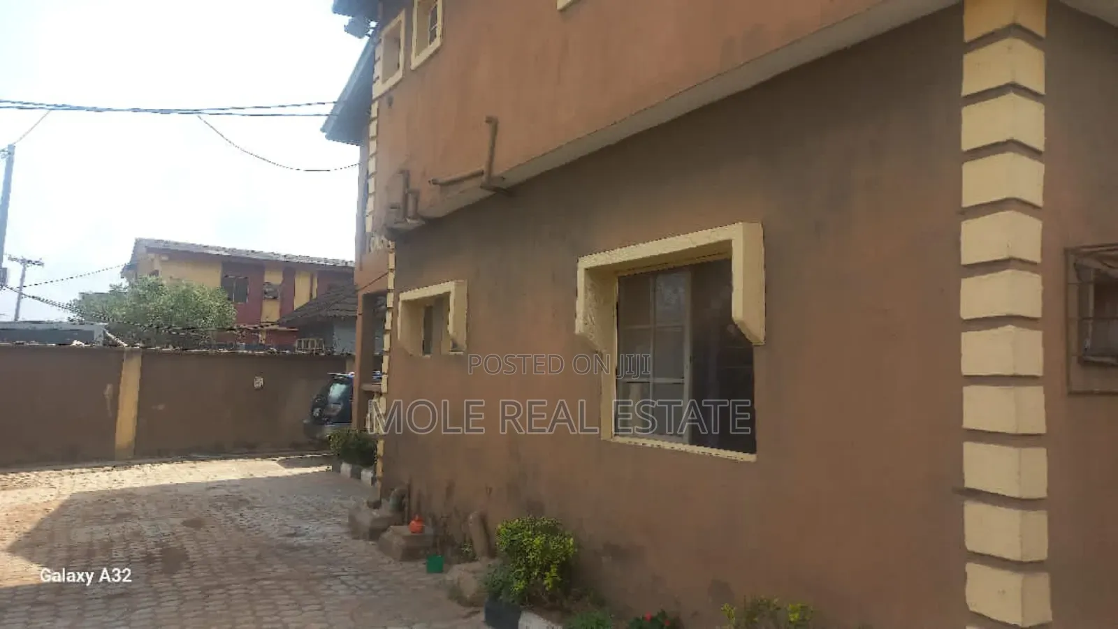 3bdrm Block of Flats in Akenson Ikotun Igando for sale