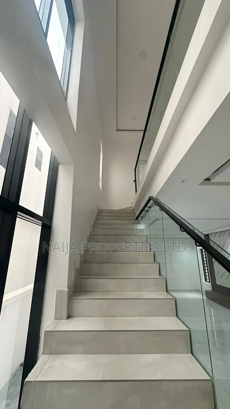 5bdrm Duplex in Osapa London, Lekki for sale