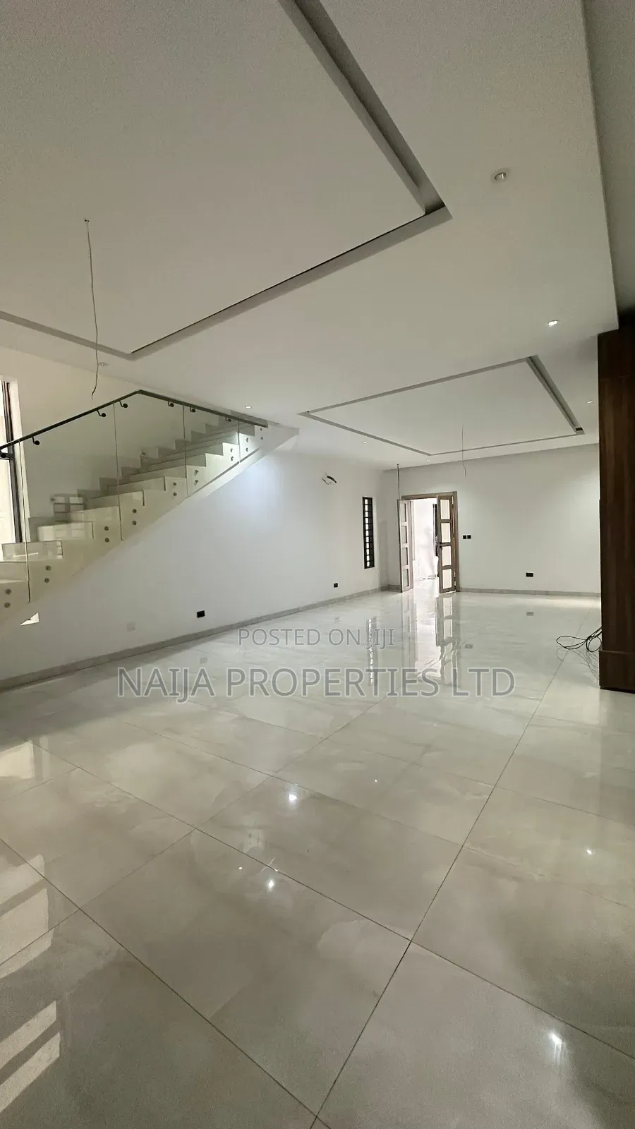 5bdrm Duplex in Osapa London, Lekki for sale