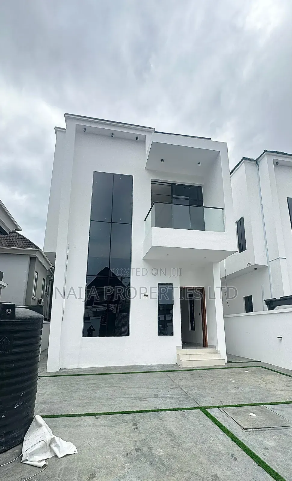 5bdrm Duplex in Osapa London, Lekki for sale