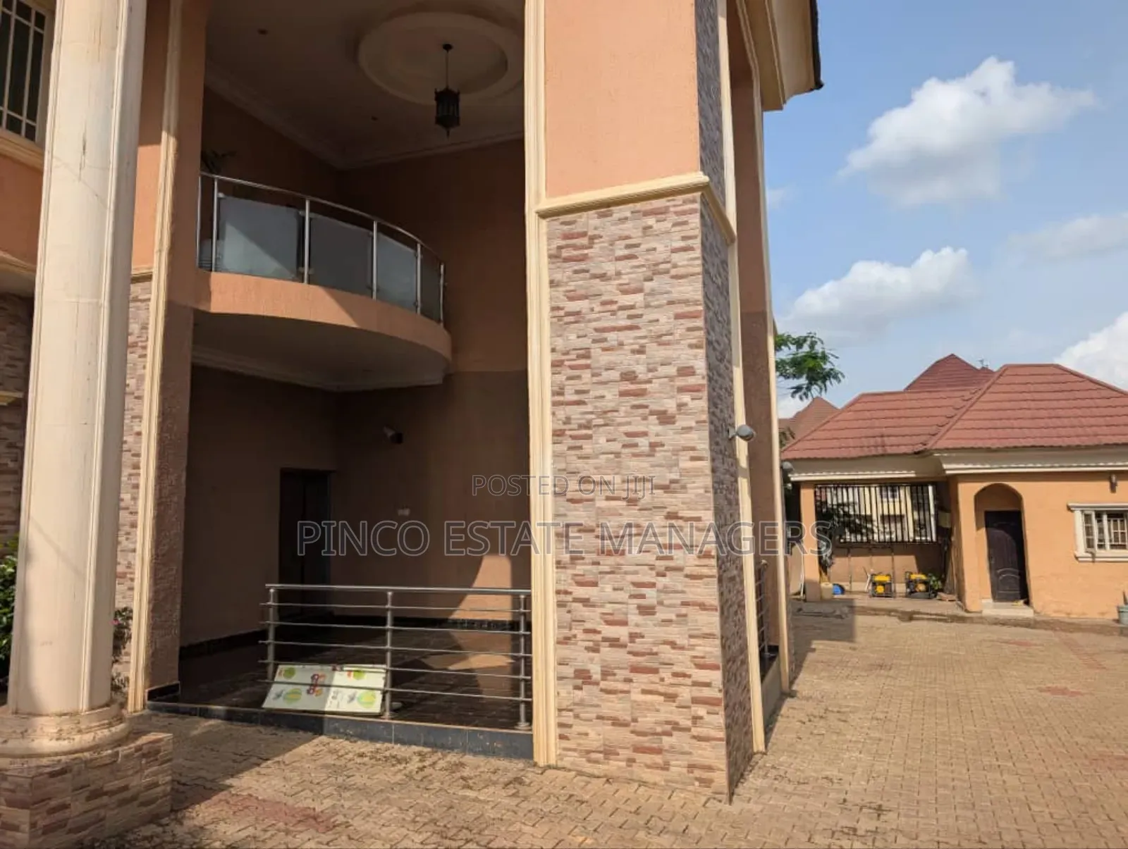 5bdrm Duplex in Damunde Estate, Life Camp for sale