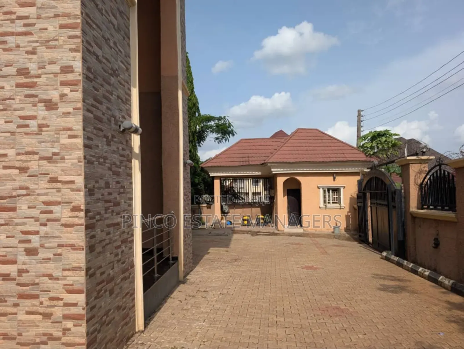 5bdrm Duplex in Damunde Estate, Life Camp for sale