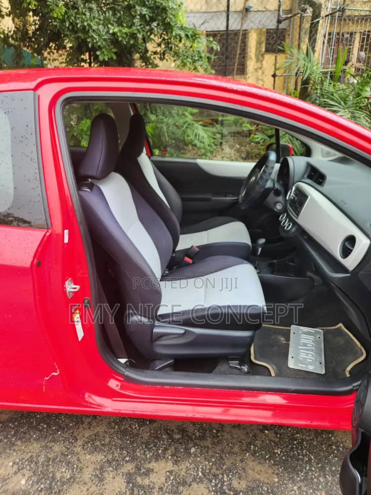 Toyota Yaris L Hatchback 3dr 2013 Red