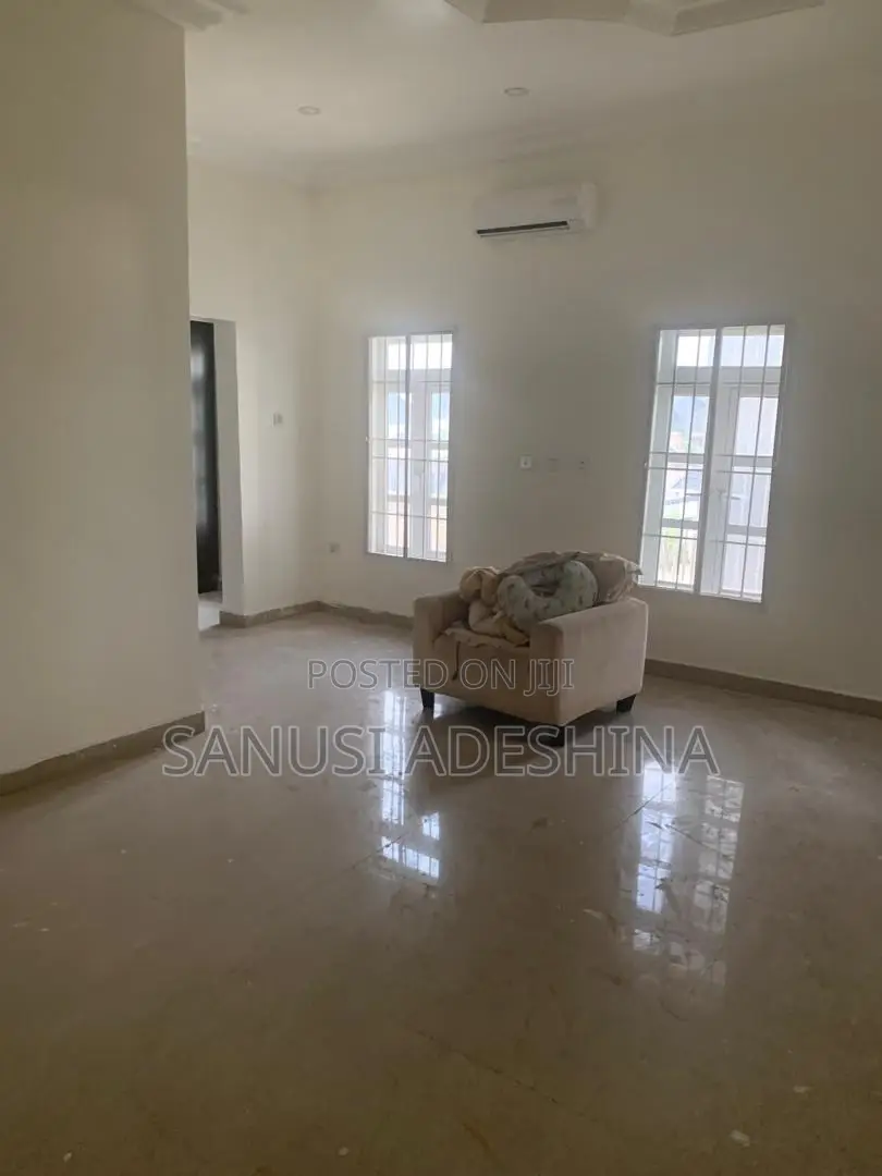 5bdrm Duplex in Gwarimpa Estate,Fct, Gwarinpa for sale