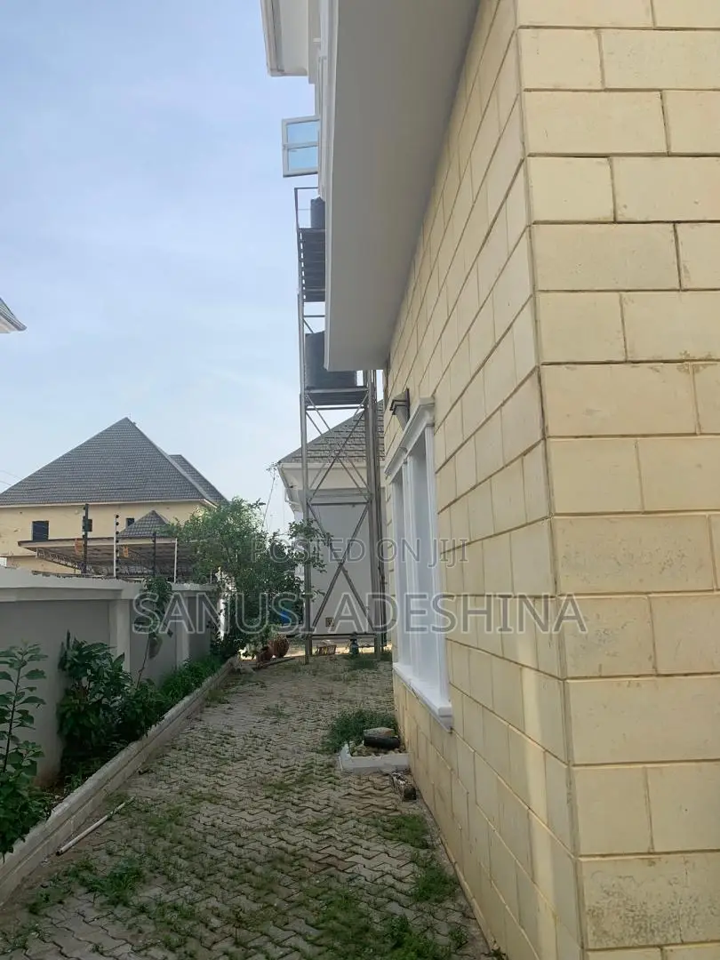 5bdrm Duplex in Gwarimpa Estate,Fct, Gwarinpa for sale
