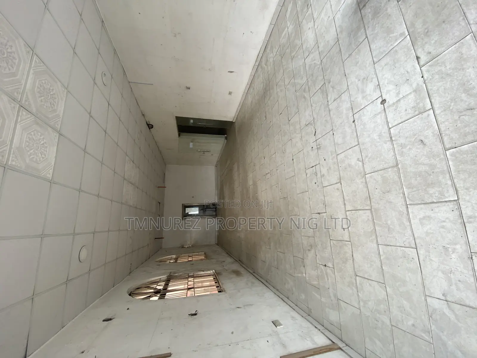 Showroom to Let