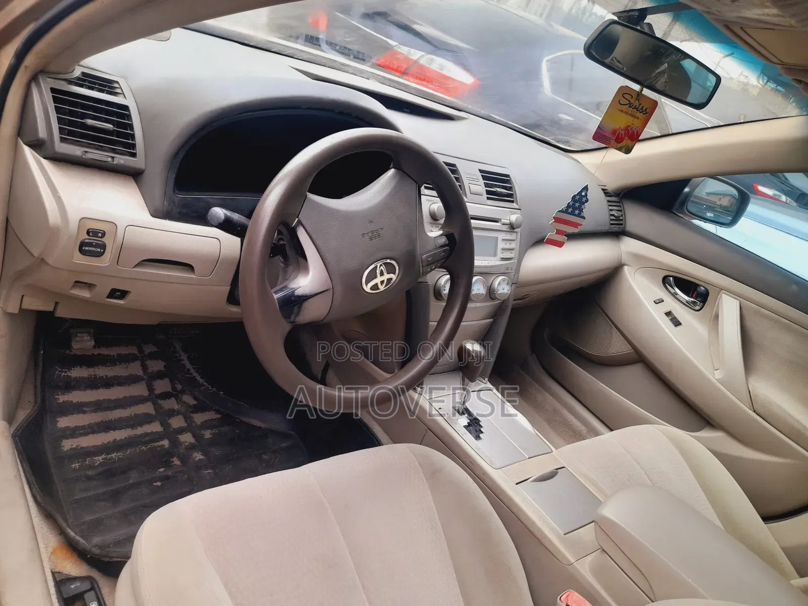 Toyota Camry LE 4dr Sedan (2.5L 4cyl 6AM) 2010 Gold