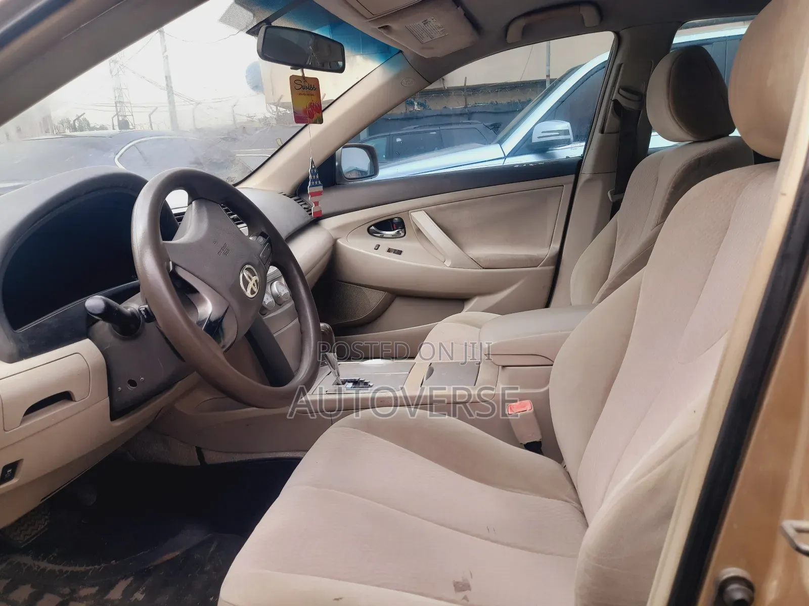Toyota Camry LE 4dr Sedan (2.5L 4cyl 6AM) 2010 Gold