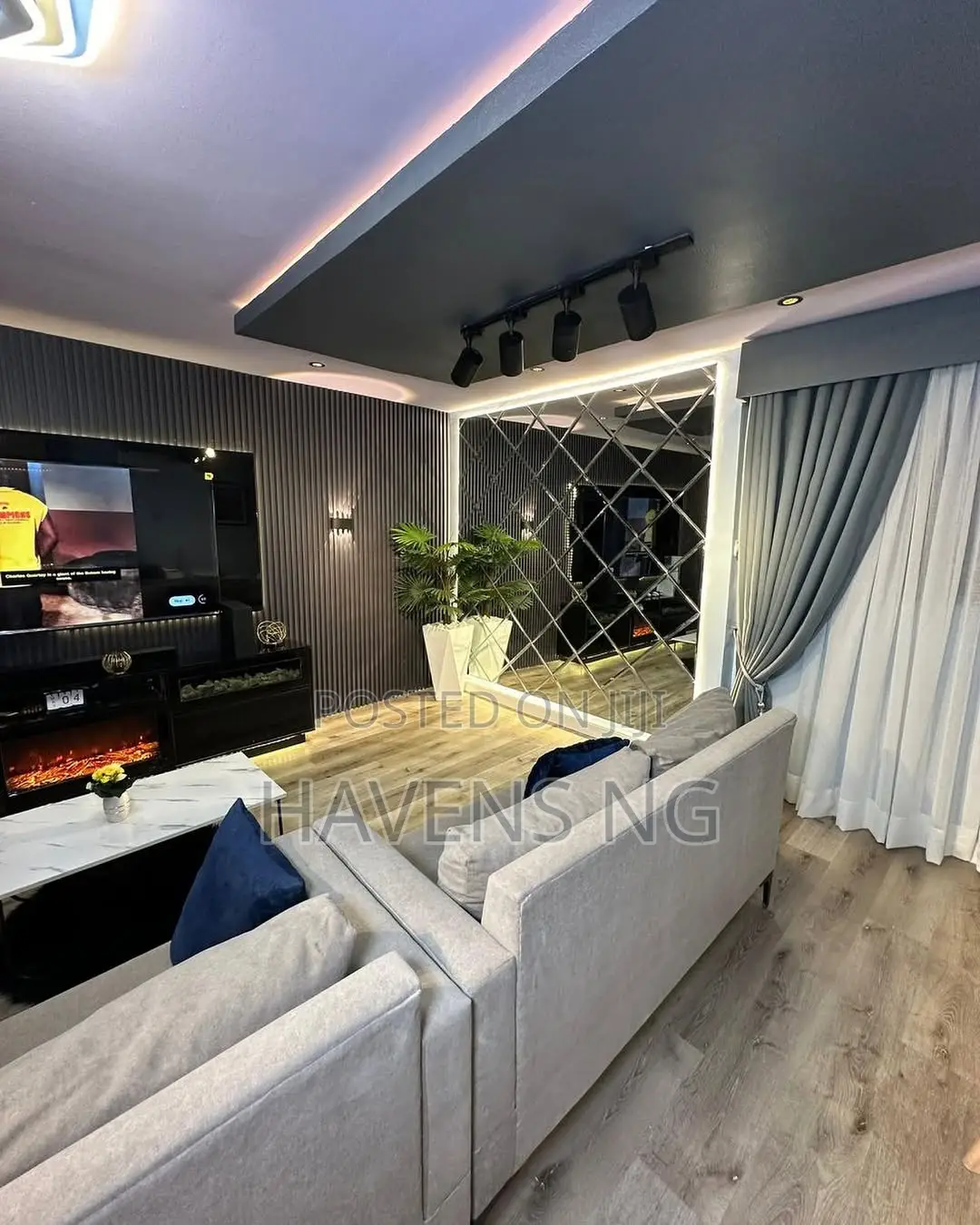 Stylish 1-Bedroom Dark Room With Ps5 Mini Bar