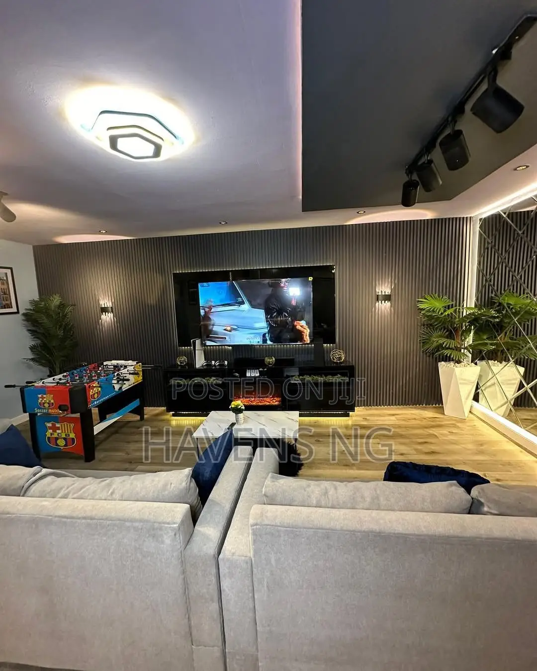Stylish 1-Bedroom Dark Room With Ps5 Mini Bar
