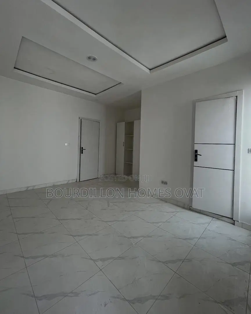 3bdrm Duplex in Ikota for sale