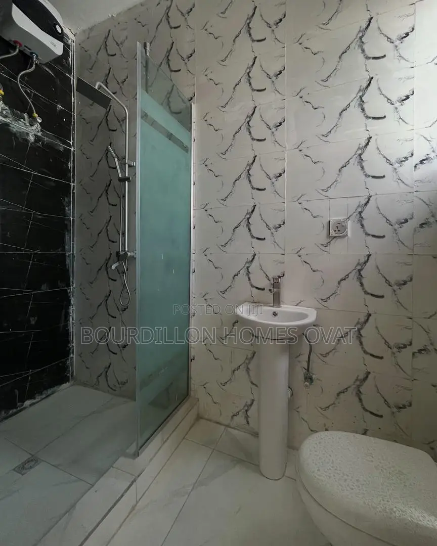 3bdrm Duplex in Ikota for sale