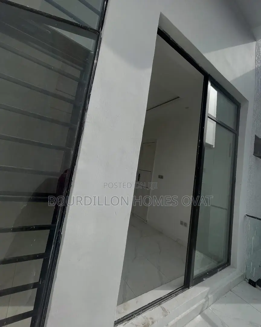 3bdrm Duplex in Ikota for sale