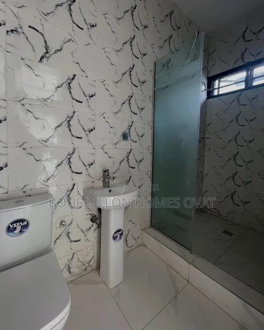 3bdrm Duplex in Ikota for sale
