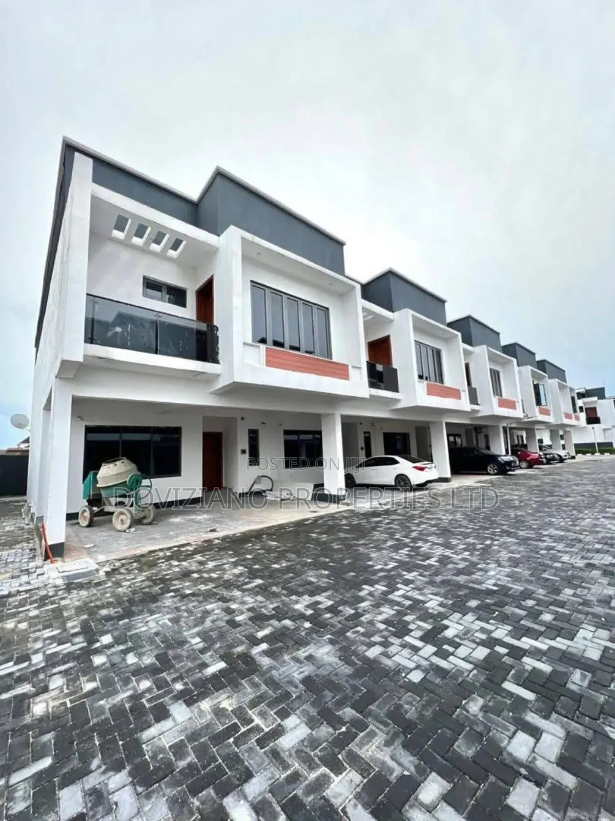 4bdrm Townhouse/Terrace in Ikate for sale