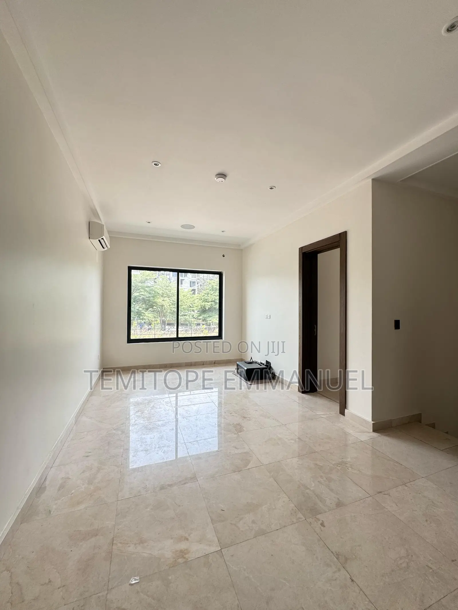Furnished 4bdrm Maisonette in Banana Island for sale