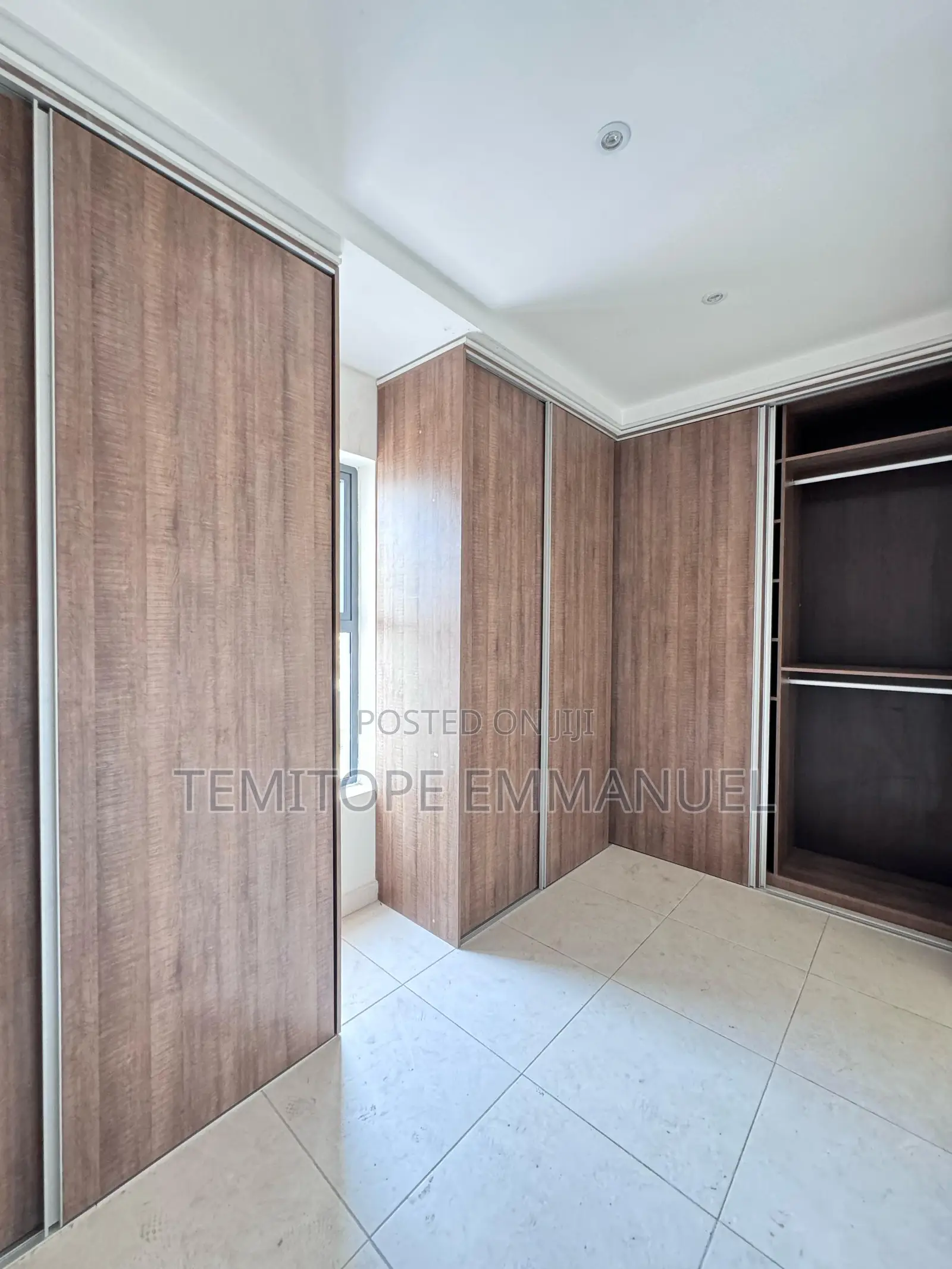 Furnished 4bdrm Maisonette in Banana Island for sale