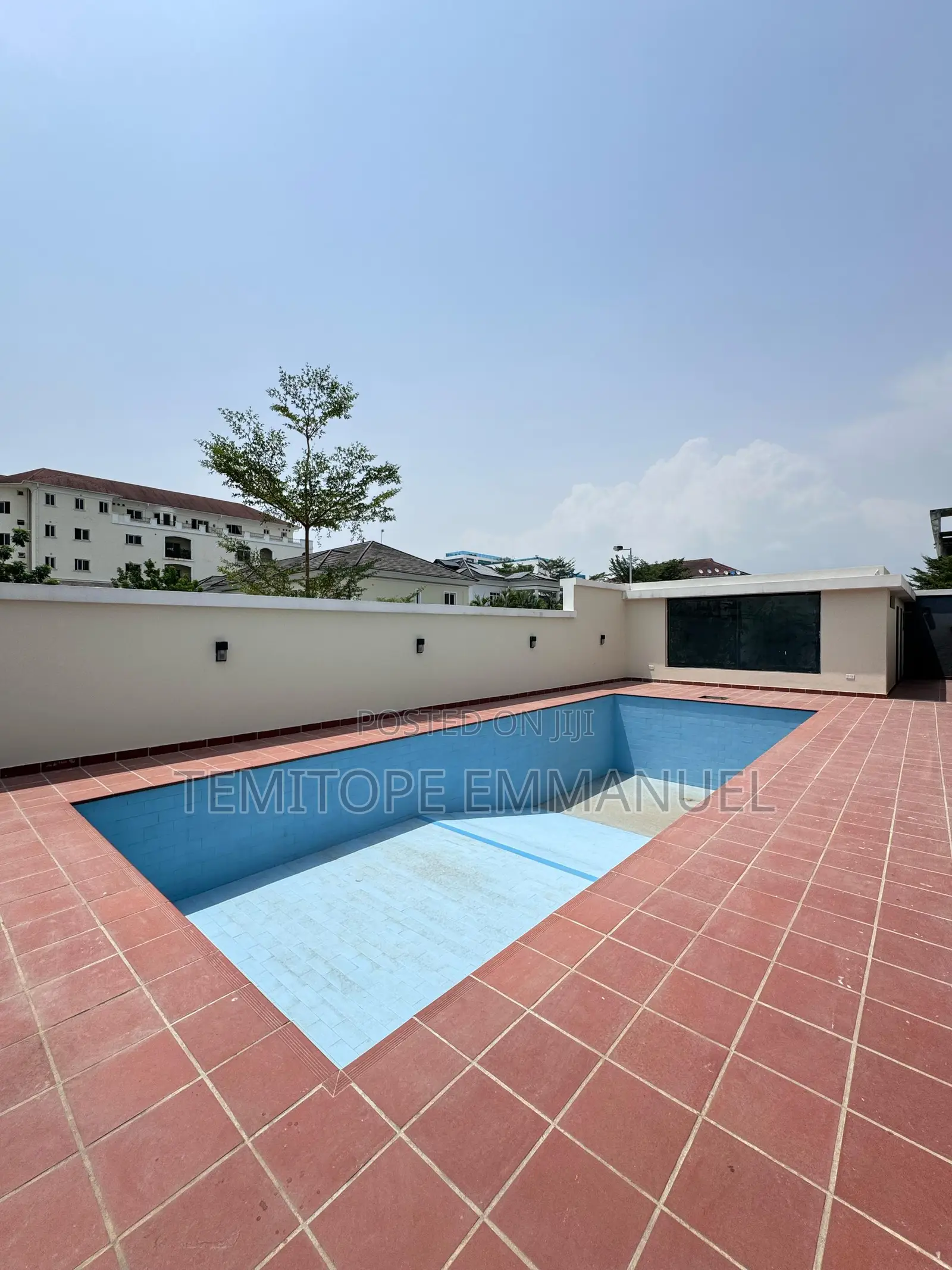 Furnished 4bdrm Maisonette in Banana Island for sale