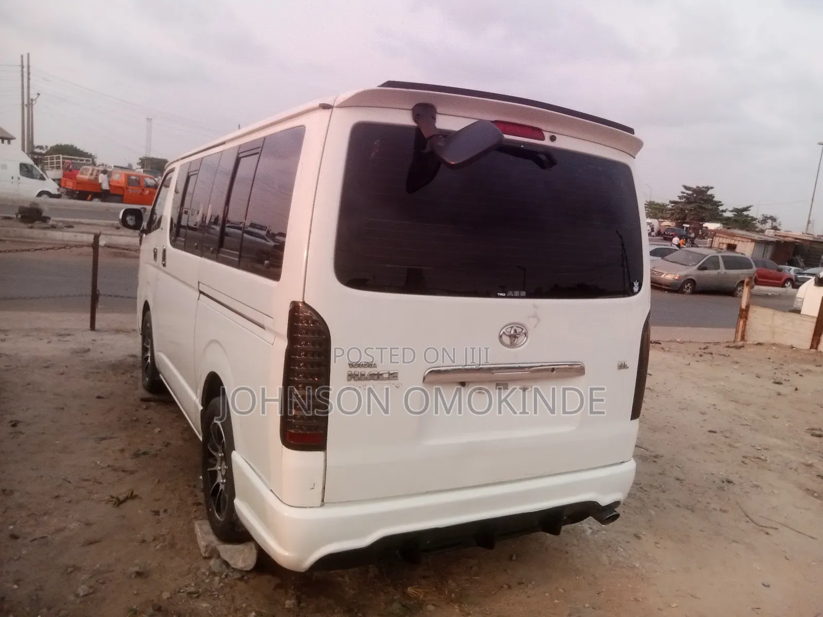 Toyota HiAce 2011 White