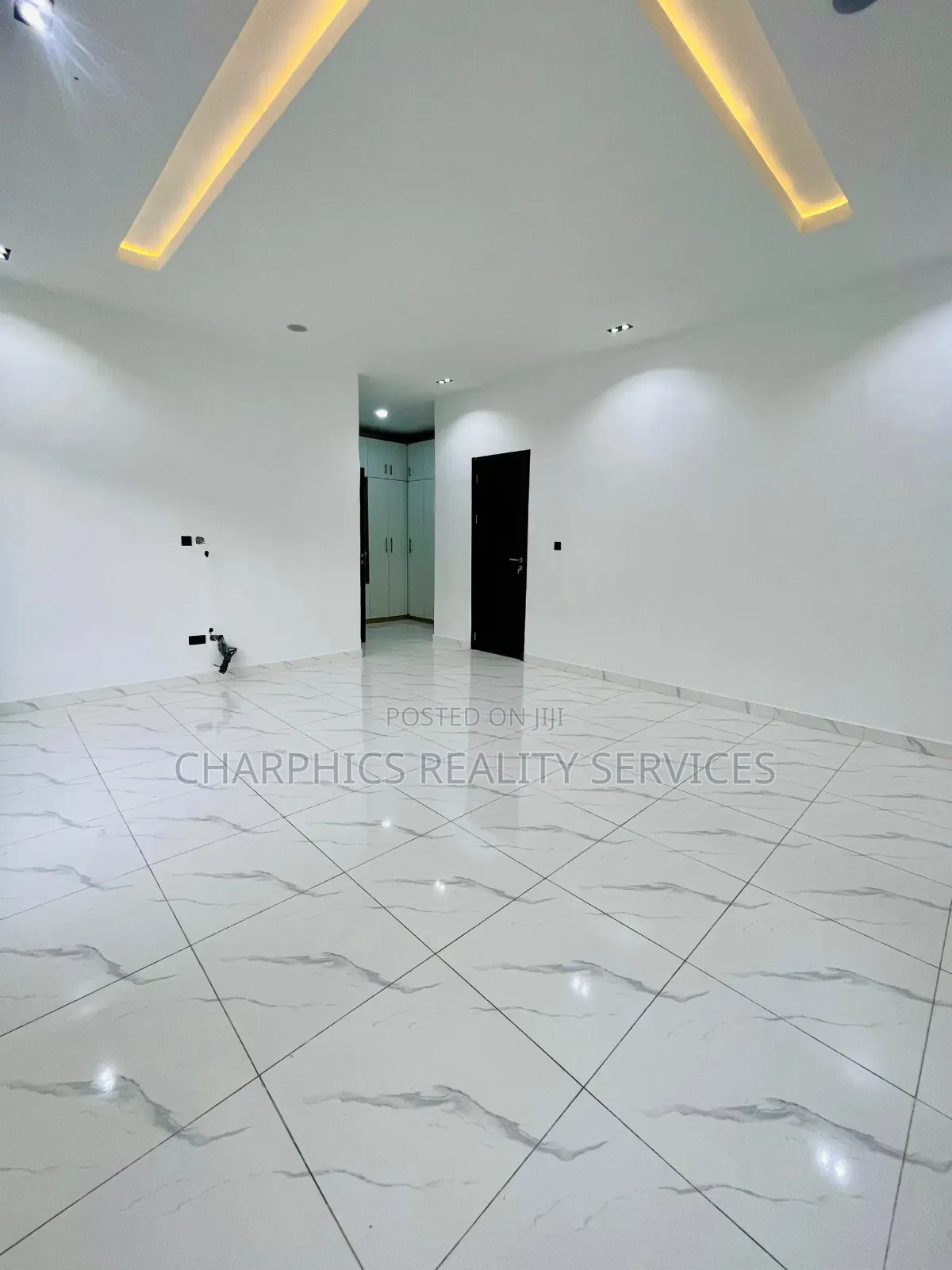 4bdrm Duplex in Ikota for sale