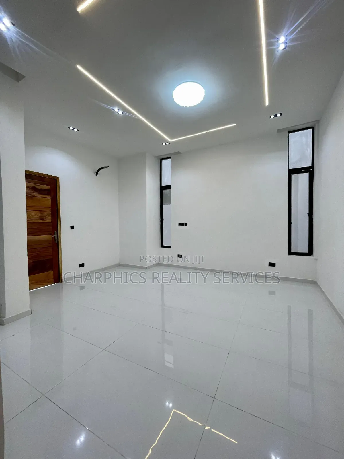 4bdrm Duplex in Ikota for sale